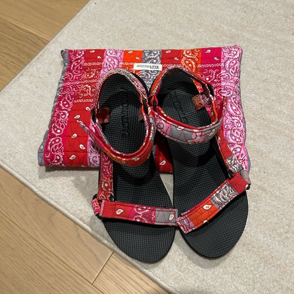 Arizona Love Red & Pink Bandana Print Sandals, US 9